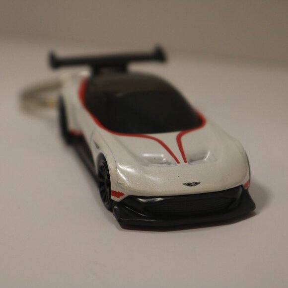 Hot Wheels Factory Fresh Aston Martin Vulcan CUSTOM keychain - Picture 3 of 7
